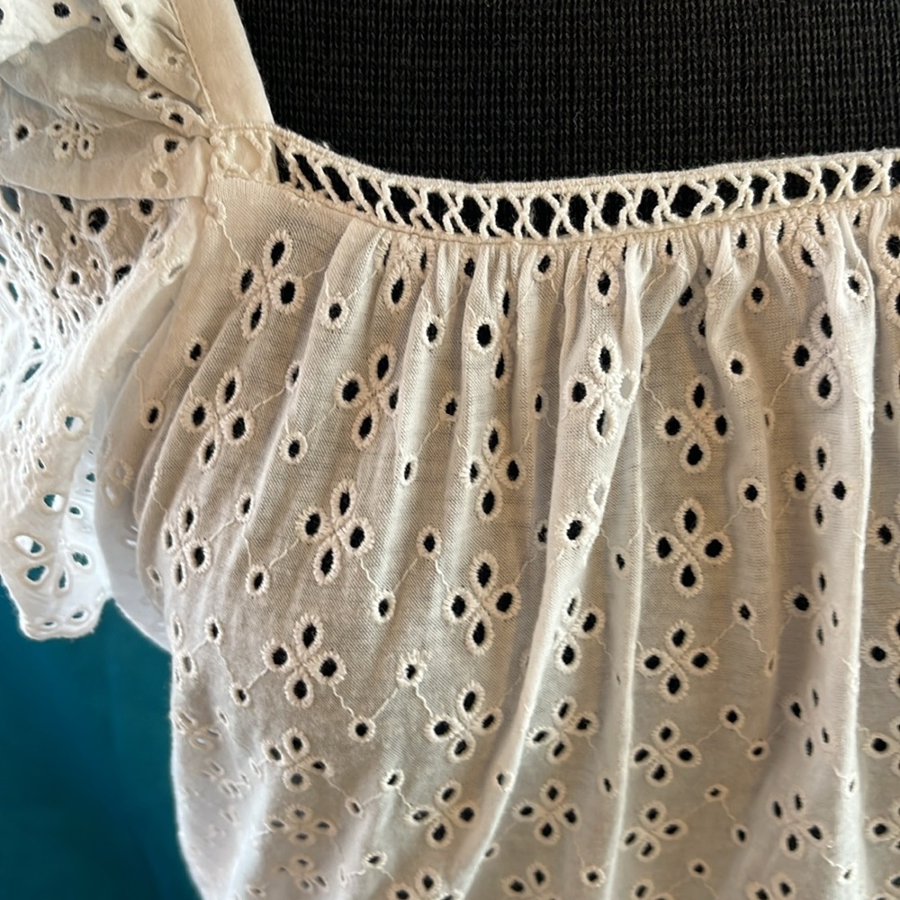 Dainty ruffle tank in white eyelet fabric. - Picture 3 of 5